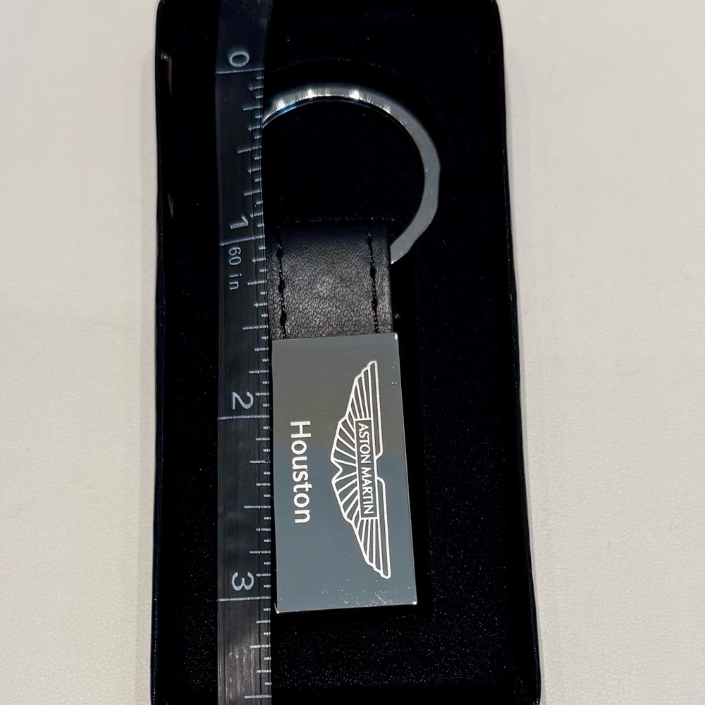 Aston Martin Houston Keychain - Picture 2 of 3